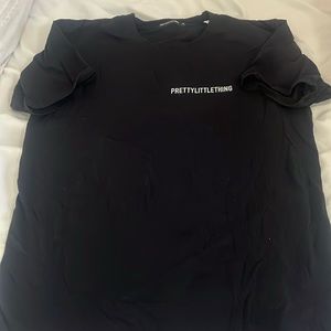 Pretty Little Thing t shirt.